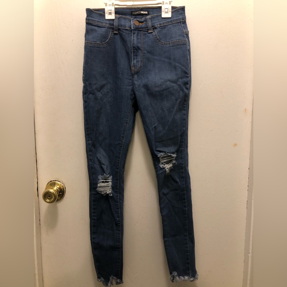 Fashion Nova distressed jeans size 1 (24)